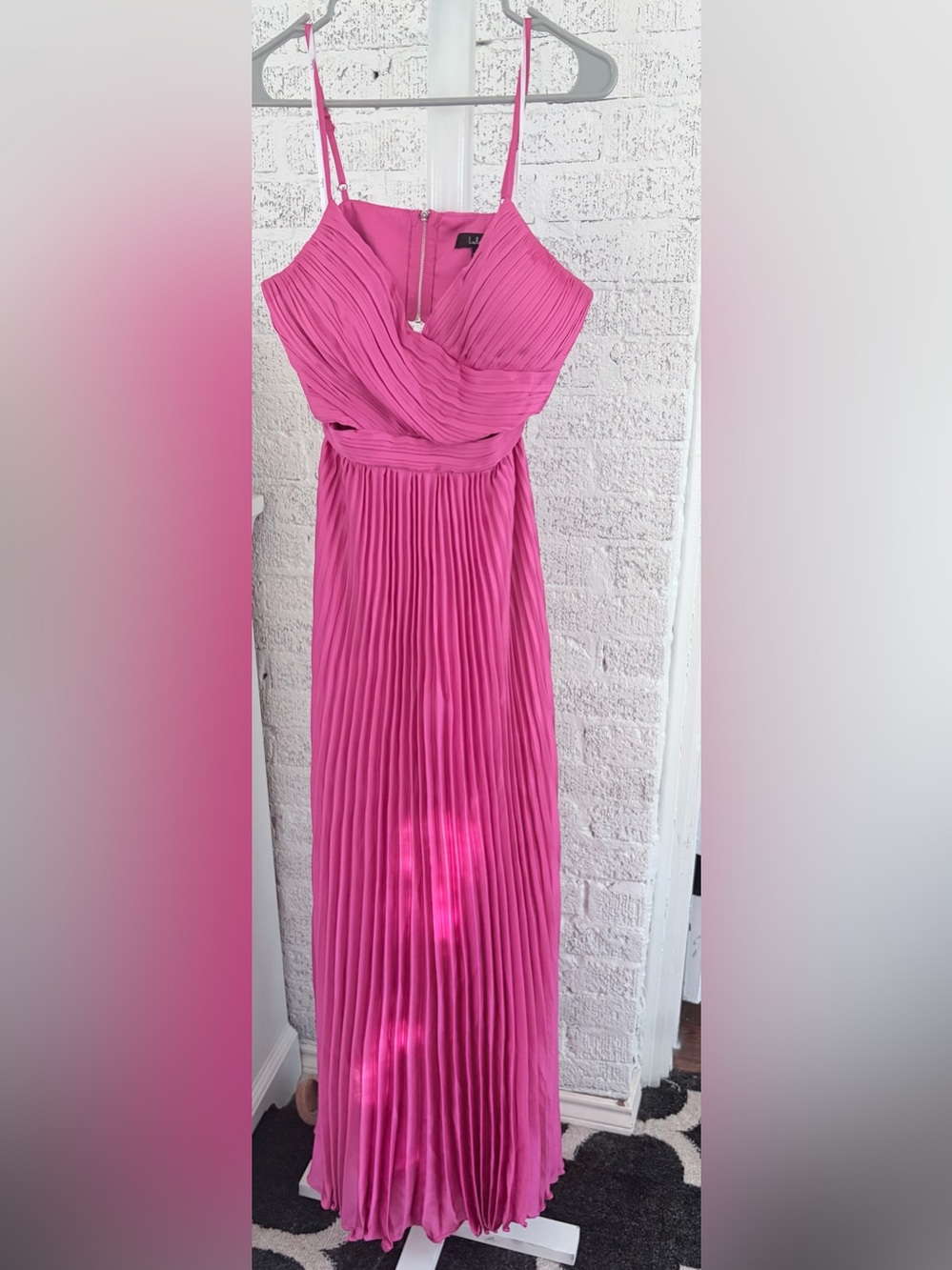 Lulu’s Got the Glam Pink Pleated Cut out Maxi Dress NWOT Small - Picture 3 of 6